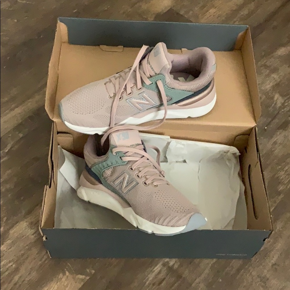 New Balance tennis shoes